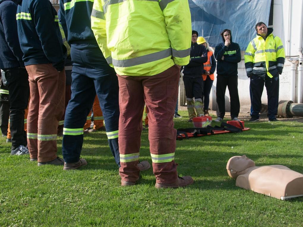 3345557-first-aid-training-6592367_1280